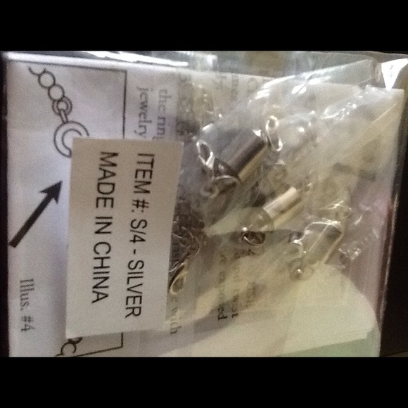 4 Clever Clasp, silver. New