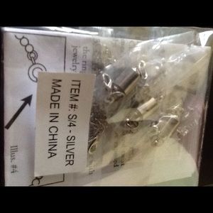 4 Clever Clasp, silver. New