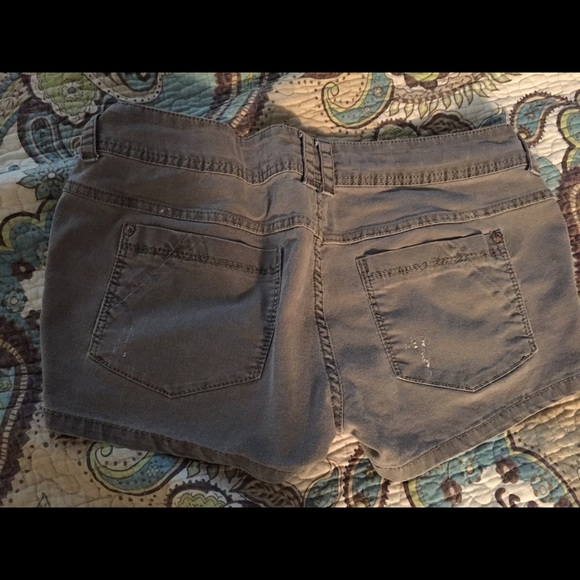 Rue 21 olive green shorts, size 9/10 - Picture 2 of 3