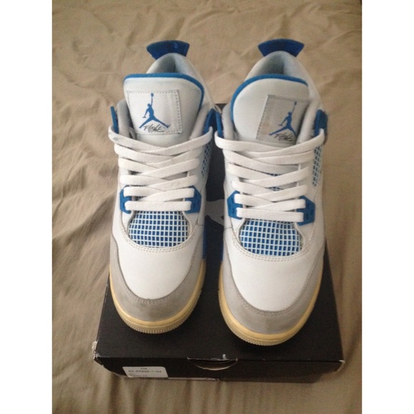Air Jordan 4 military blue
