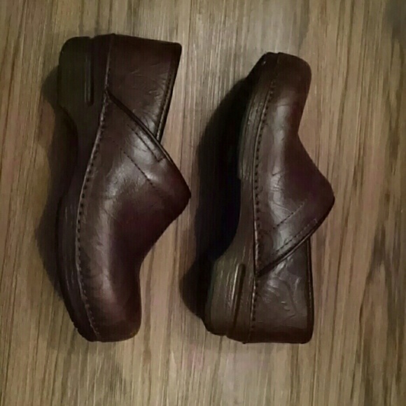 Shoes - SOLD Dansko Xp Brown print size 40