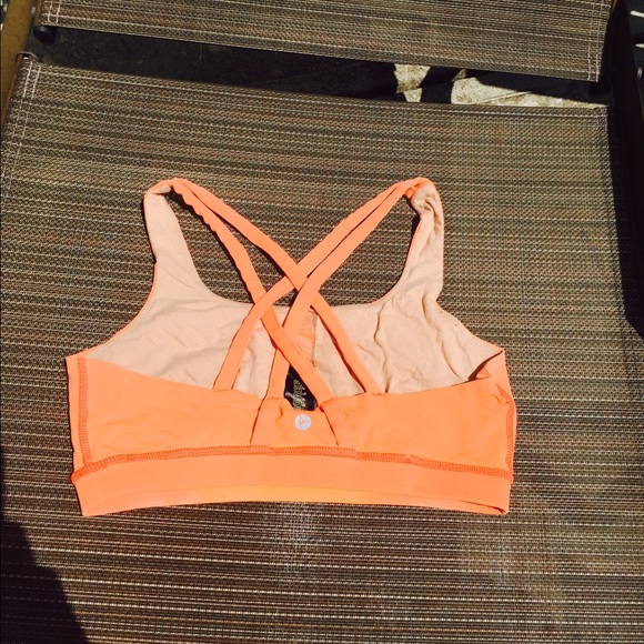 Cross back athletic sports bra