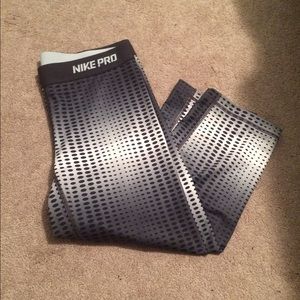 Nike pro capris