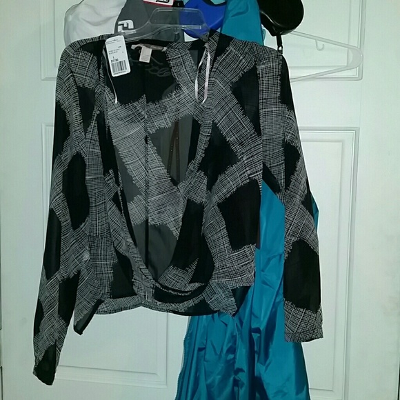 Forever 21 black grey and white wrap blouse