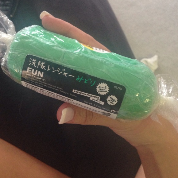 Lush bundle ❤️❤️ - Picture 2 of 4