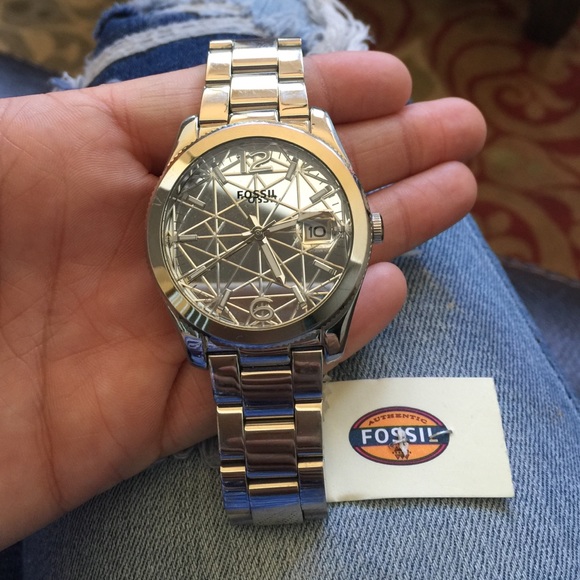 🚨🚨SOLD🚨🚨Silver fossil woman's watch