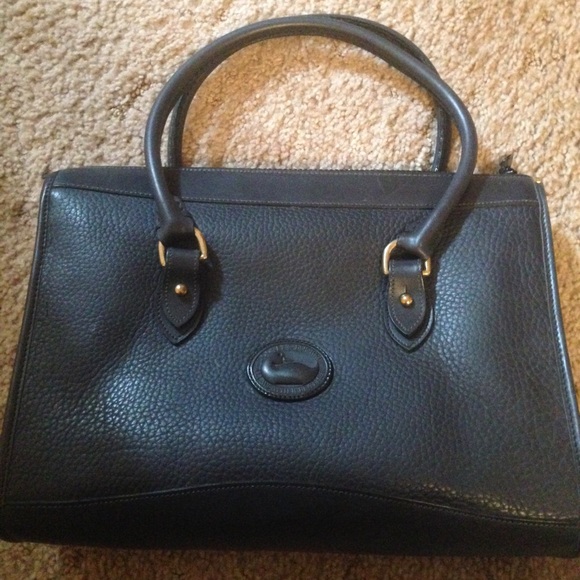 Dooney & Bourke Handbags - NWOT Dooney & Bourke zip top satchel!