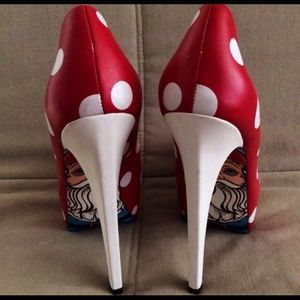 New!! Taylor Says red heels!