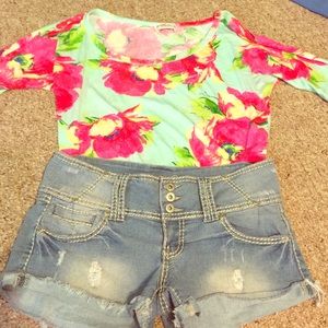 Abercrombie and Fitch Floral top🌺