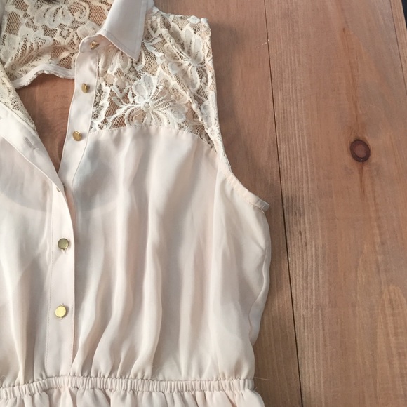 Forever 21 Dresses & Skirts - peach cut out back lace dress