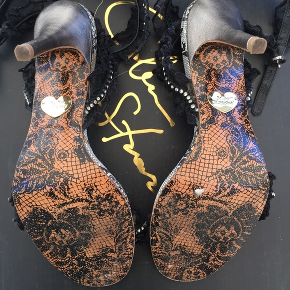 Worn with gentle care - Picture 2 of 2