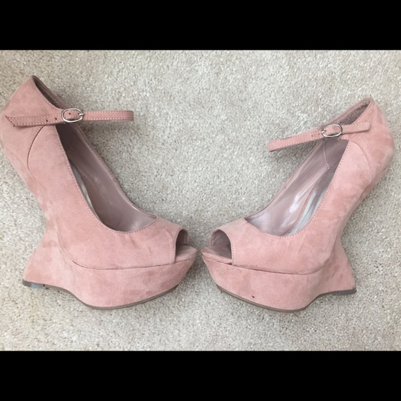 Light Pink Heel-Less Heels - Picture 2 of 3