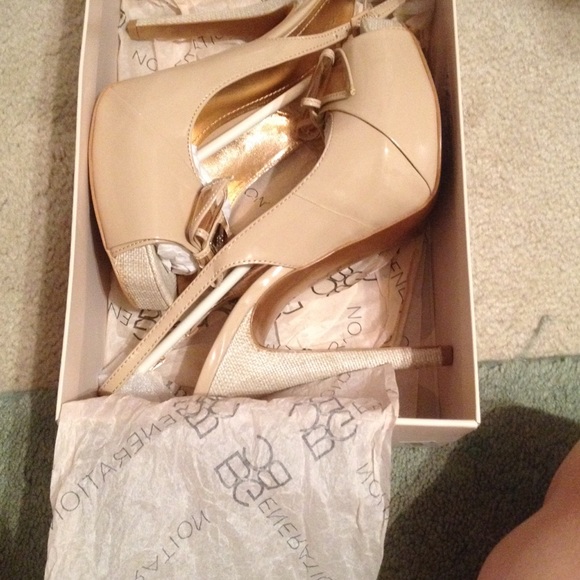 🎉Host Pick🎉BCBGeneration BG-ANGELO size 10M - Picture 3 of 4