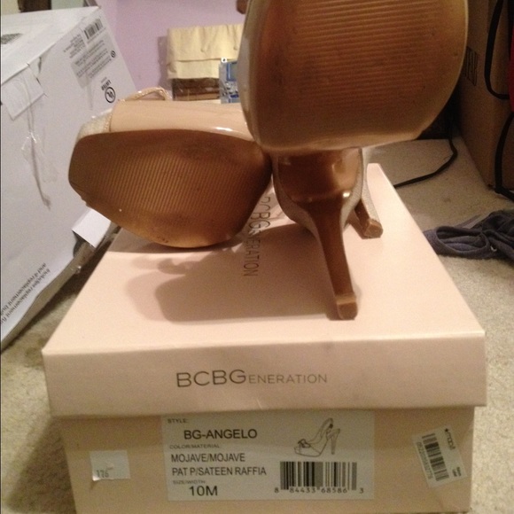 🎉Host Pick🎉BCBGeneration BG-ANGELO size 10M - Picture 4 of 4