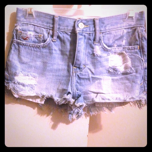I'm selling high wasted denim shorts .