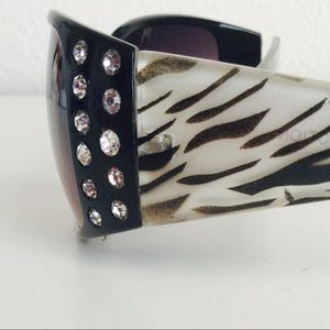 $5 if bundled! Zebra print sunglasses! ☀️