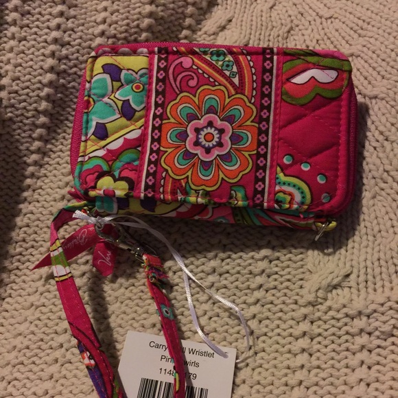 Vera Bradley Clutches & Wallets - 🎉Vera Bradley Carry It All Wristlet NWT
