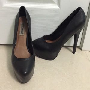 Steve Madden dejavu pumps.