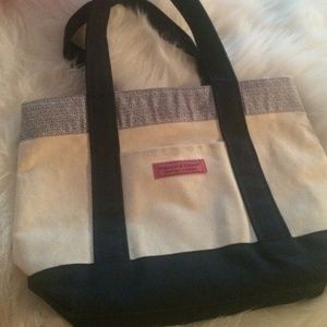 Vineyard vines daisy canvas tote