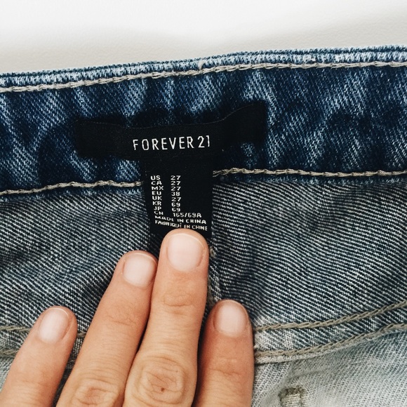 🎉FLASH SALE !Cute high waisted ombré cut offs :) - Picture 3 of 4