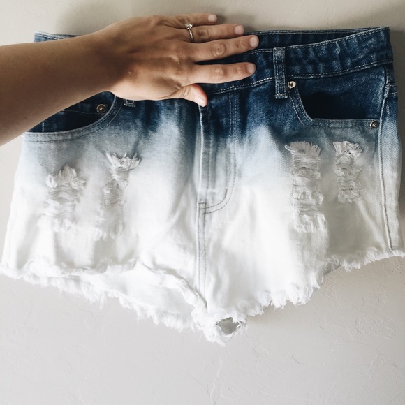 🎉FLASH SALE !Cute high waisted ombré cut offs :) - Picture 4 of 4