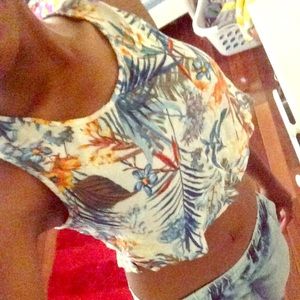 Sleeveless , cropped, tank