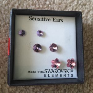 BRAND NEW NEVER WORN!! Swarovski Earring