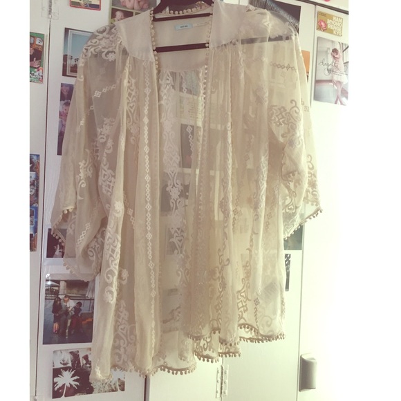 White lace kimono