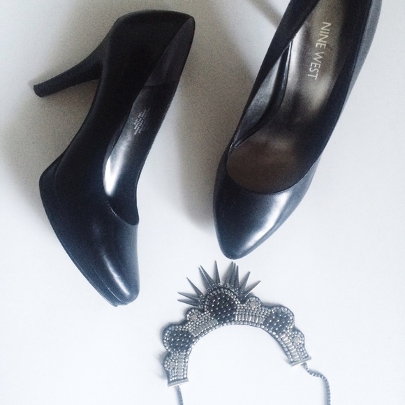 Nine West Shoes - Black Leather Pumps🎀