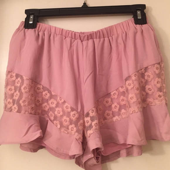 High waisted shorts with elastic waist