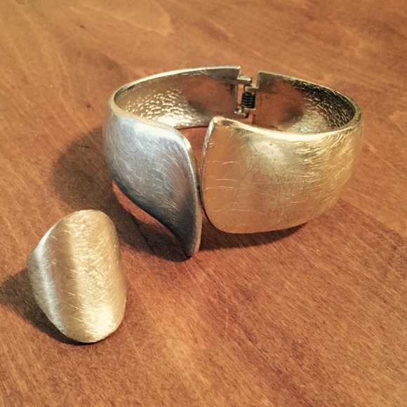 Amrita Singh gold brushed metal ring - Picture 2 of 3