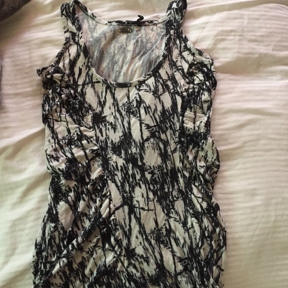 GUESS Black and white tank with ruffled sides