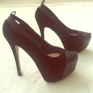 H by Halston Pumps