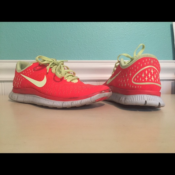 NIKE FREE tennis shoes size 5.5