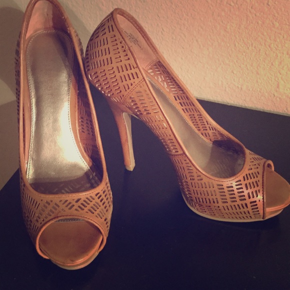 Nine West tan cutout heels