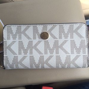 MK Jet Set Travel Wallet