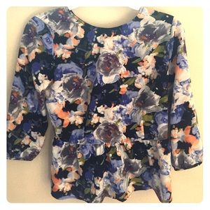 Cute floral blouse!