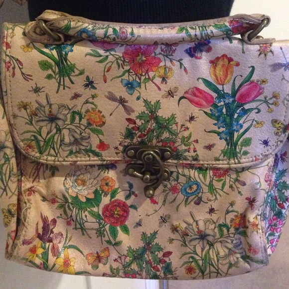 Floral vintage feel purse