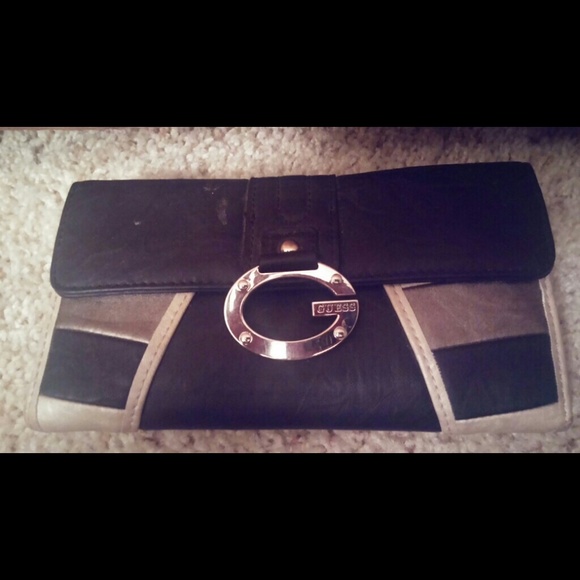 Guess purse plus wallet - Picture 2 of 2