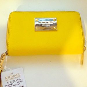 Michael kors wallet/phone wristlet