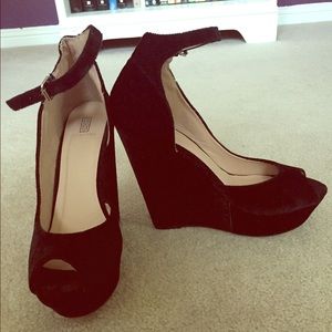 Velvet black wedges