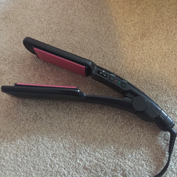 Conair Curved Straightener