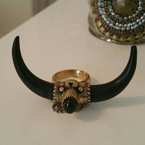 Spell designs ring