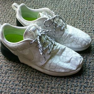 Leopard Nike Roshe Runs!