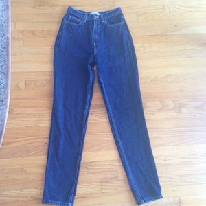 Blue jeans with high waist. American Apparel.