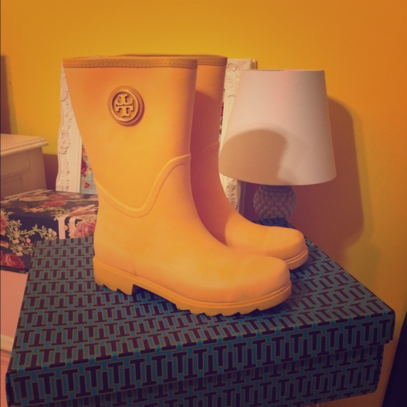 SOLD tory burch rain boots - Picture 1 of 1