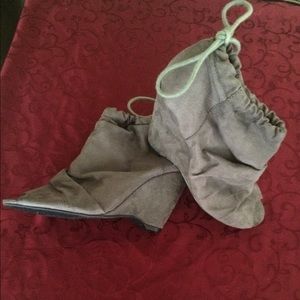 NWOB Gray Wrinkle Booties SZ 7.5