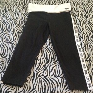 VS Yoga fold down capris in good condition
