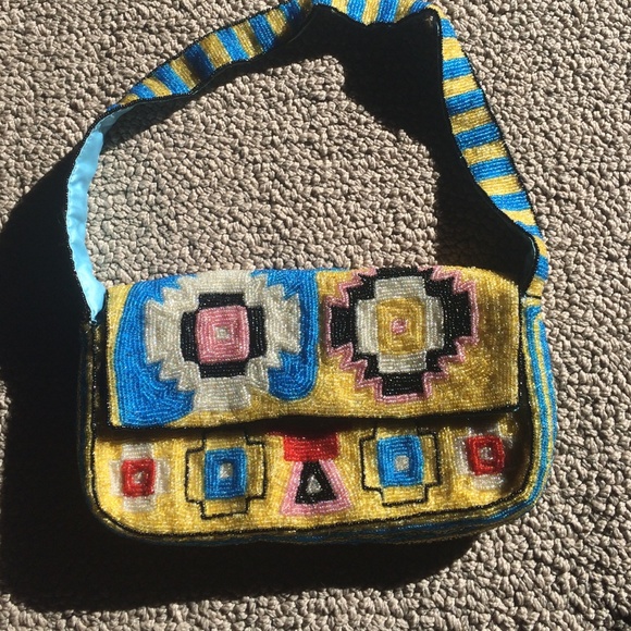 Vintage beaded shoulder bag.