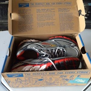 NEW Men's Running Shoes size 9.5